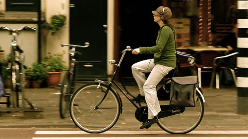 amsterdam-girl-bike-commuter