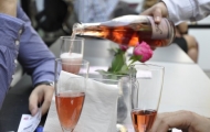 Peste 40 de restaurante şi terase participă la “Primăvara în rose 2012”