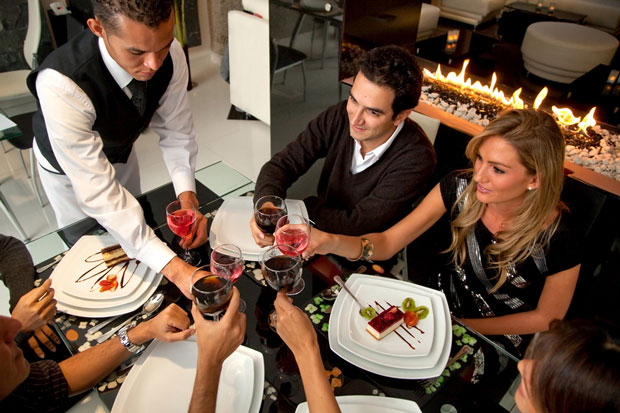 Raport: Consumatorii de restaurante percep masa în oraș ca pe un răsfăț