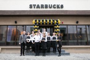 Starbucks își înfige brandul pe strada Lipscani din capitală