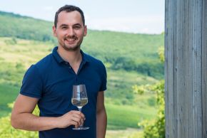 “Trendul de consum merge către vinuri mai lejere, vinuri albe și rosé”