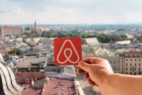 Airbnb se aliniază cererilor Comisiei Europene