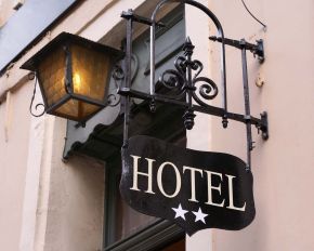 Analiză: România are de recuperat un decalaj major față de alte țări din regiune în ceea ce privește numărul de camere de hotel și numărul de turiști