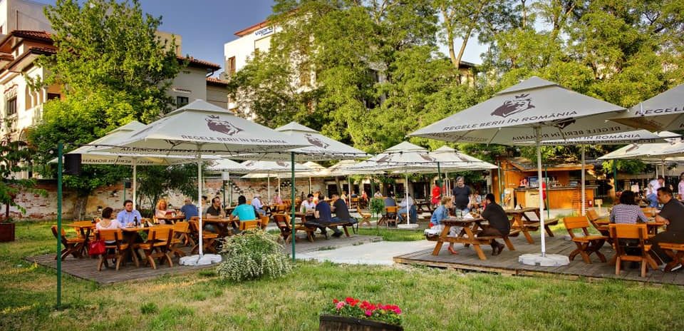 Bucureștenii, dornici să iasă la restaurante. Grad de ocupare de 100% ieri la prânz, la terasele grupului City Grill