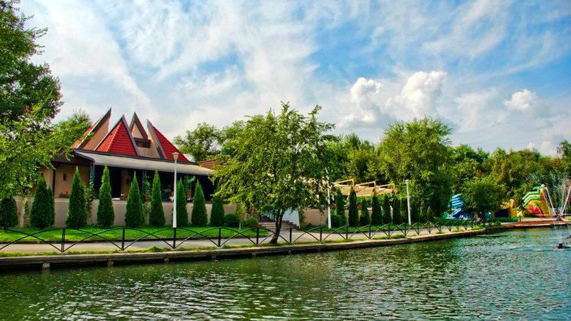 Restaurantul Riviera Park se redeschide în Parcul Național din București