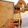 Ursus Breweries lansează în România brandul de bere Kozel printr-un țap de 15 metri înălțime