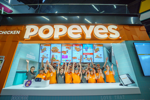 Popeyes România deschide primul restaurant de tip Drive-Thru din țară
