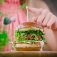 Submarine Burger deschide primele trei restaurante în România