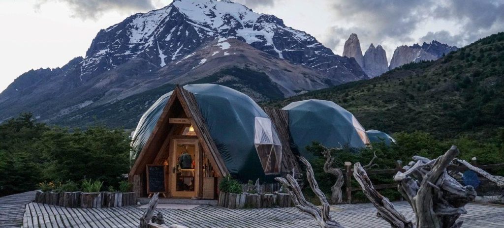 Noile tendințe în domeniul ospitalier: glamping, bungalow, igloo