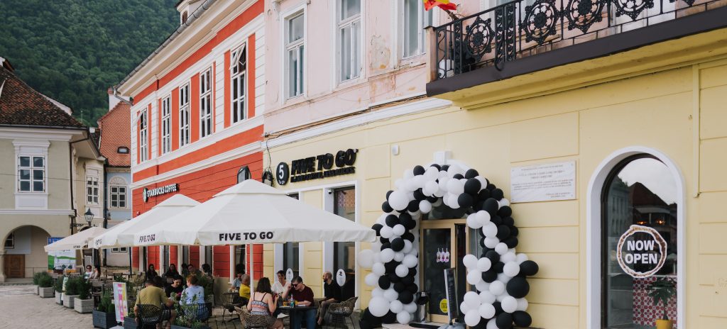 Primul flagship store 5 to go s-a deschis la Brașov, în Piața Sfatului