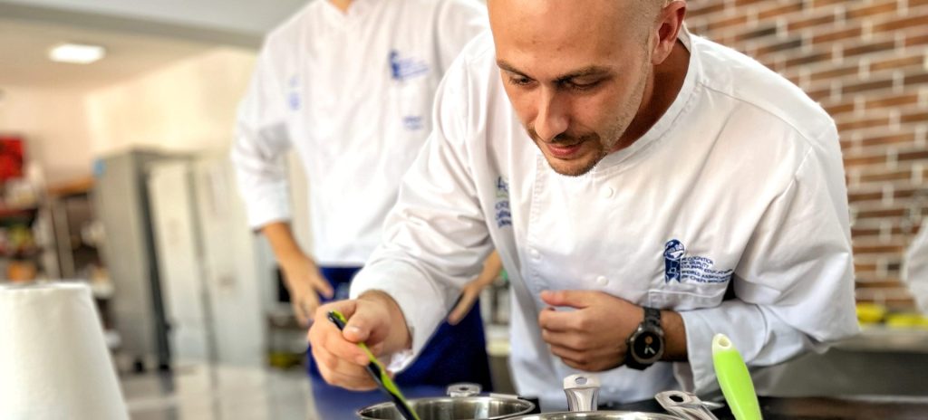 Macromex și Horeca Culinary School pregătesc 100 de specialiști în prepararea sous-vide