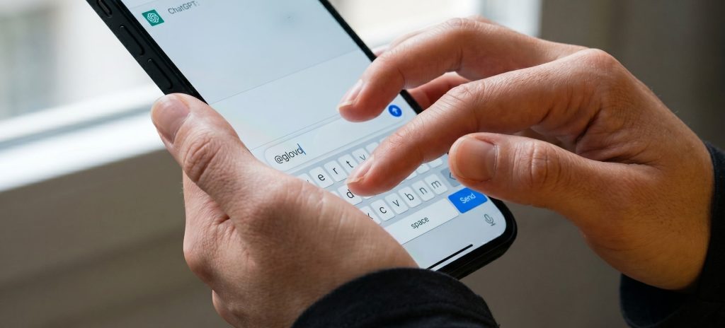 Glovo integrează inteligența artificială, prin ChatGPT și Claude, pentru o nouă experiență de cumpărături